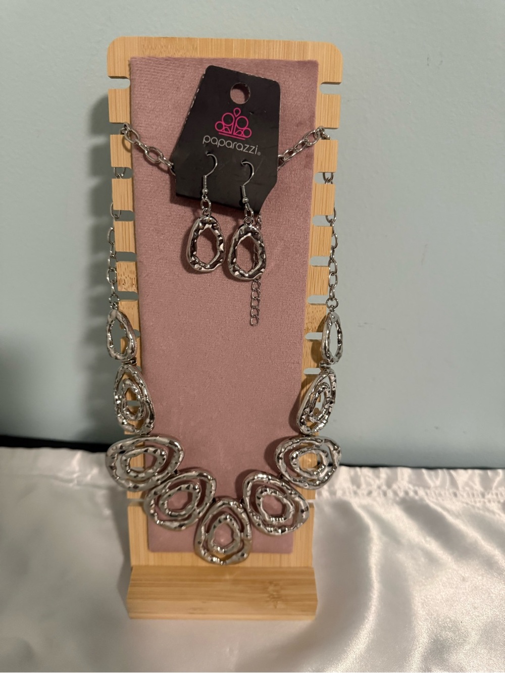 Paparazzi Silver Tone Open-Teardrop Link Necklace and Earring Set! NWT
